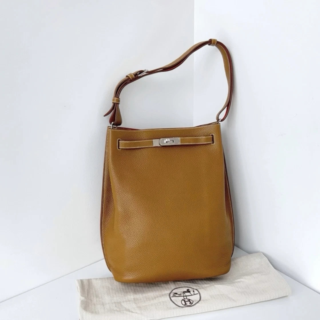 Excellent Hermes SoKelly26 Bucket Handbag Shoulder Bag Brown Silver Hardware