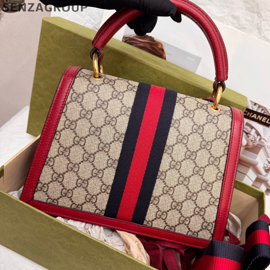 Gucci Queen Margaret Bee Buckle Shoulder Handbag - Women's Classic