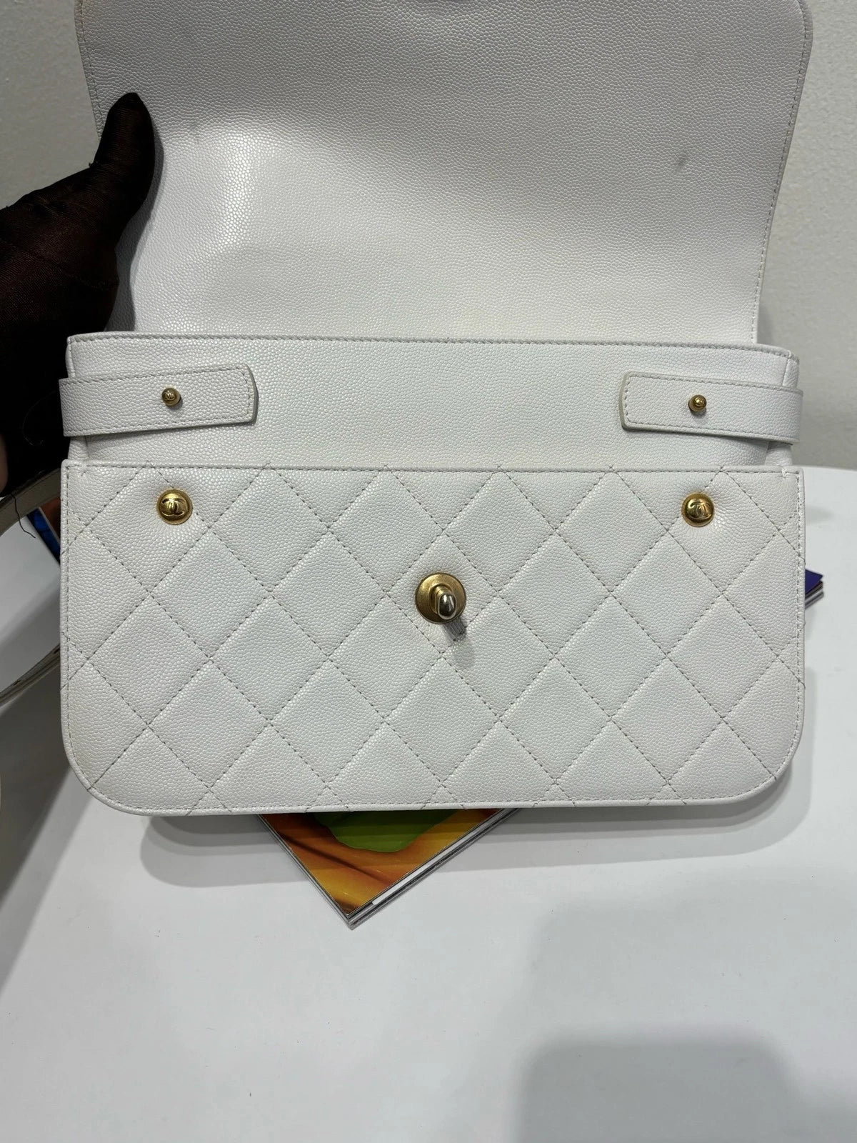 CHANEL White Grainy Leather Messenger Shoulder Bag For Women