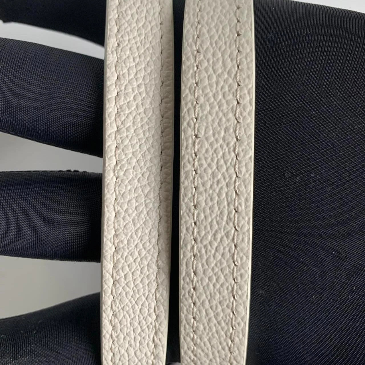 SJ0001 Louis Vuitton OnTheGo MM in Cream and Lilac Monogram Empreinte Leather Z