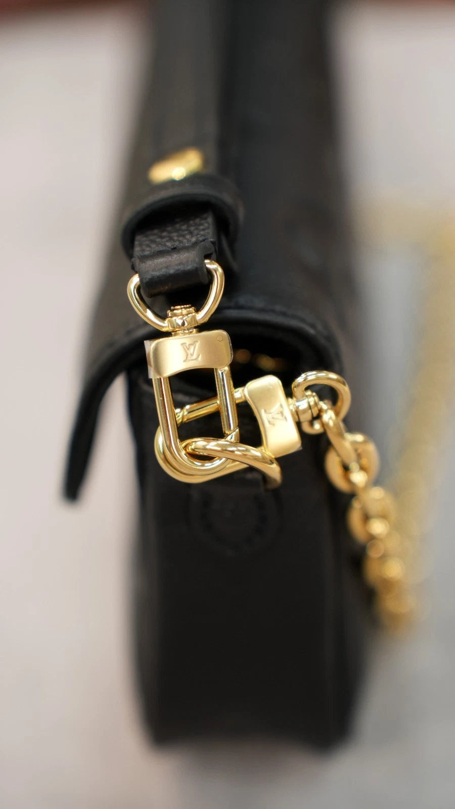 Louis Vuitton Ivy Chain Monogram Empreinte Black Gold Shoulder Bag Excellent