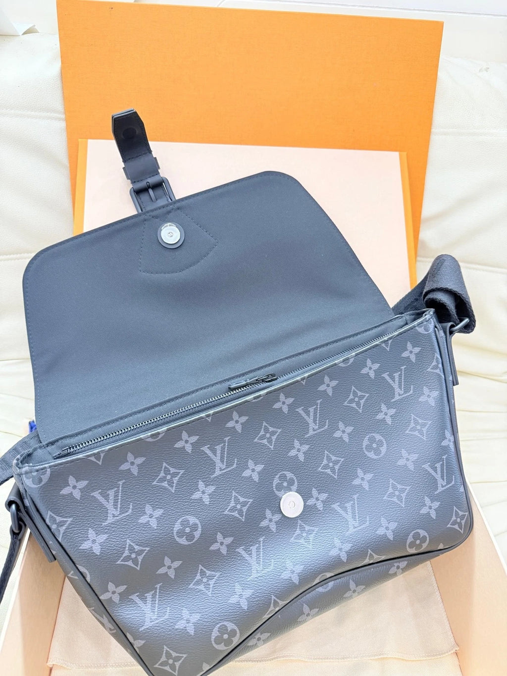 Louis Vuitton S-CAPE Black Monogram Camera Messenger Bag For Women