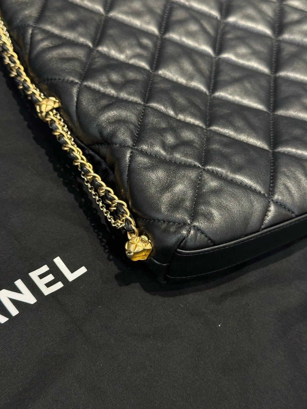 CHANEL Black Tote Chain Shoulder Handbag for Women