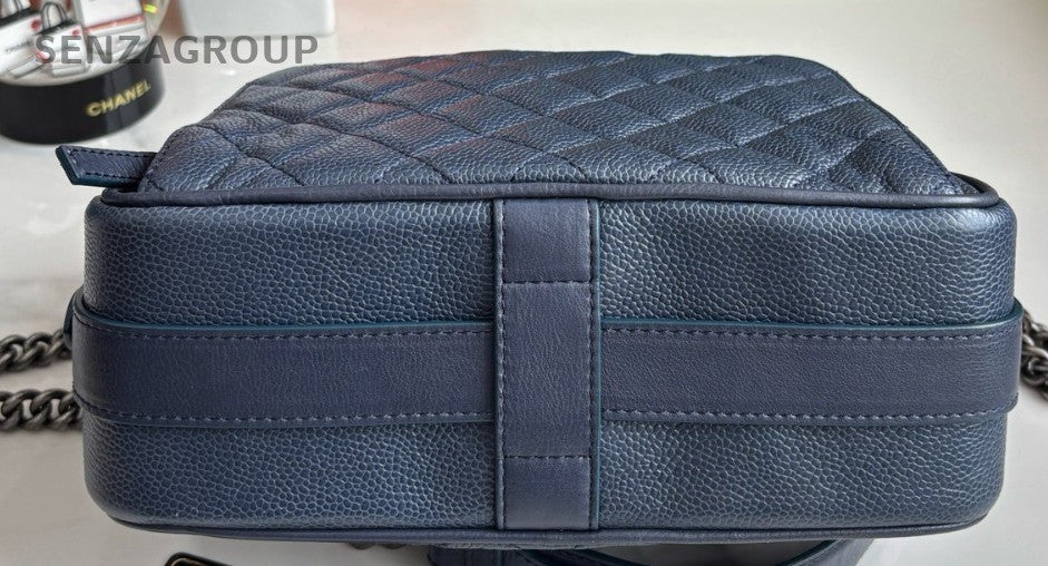 CHANEL Classic Diamond pattern Camera bag Calfskin Shoulder bag Crossbody