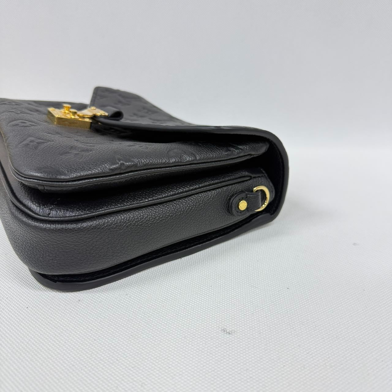 SJ0001 LV metis black leather