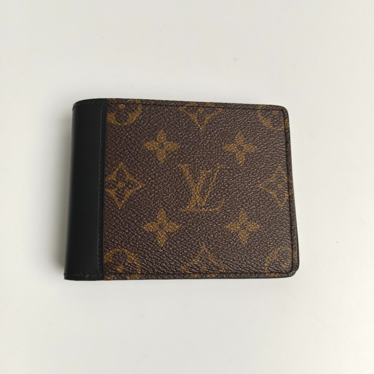 SJ0001 LV Bi Fold Wallet