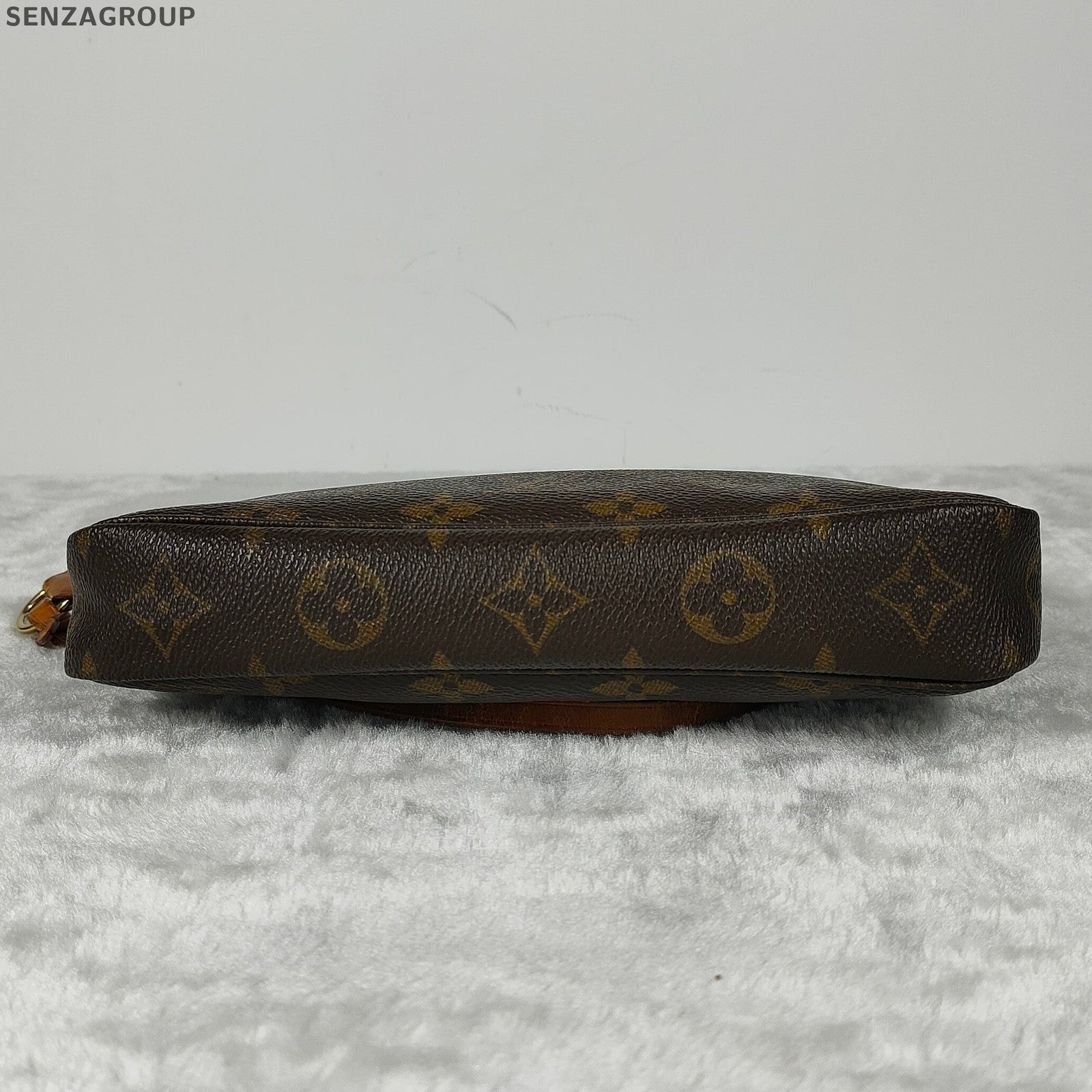 Louis Vuitton Pochette Monogram Vintage Shoulder Bag Classic Women