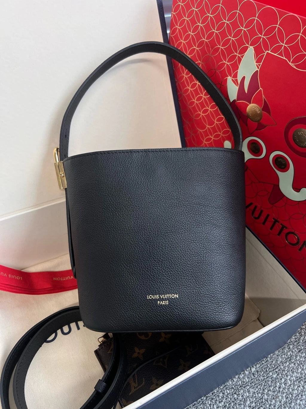 Louis Vuitton Black Bucket Crossbody Handbag For Women