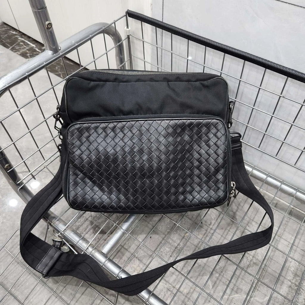 Bottega Veneta Black Woven Crossbody Shoulder Bag For Women