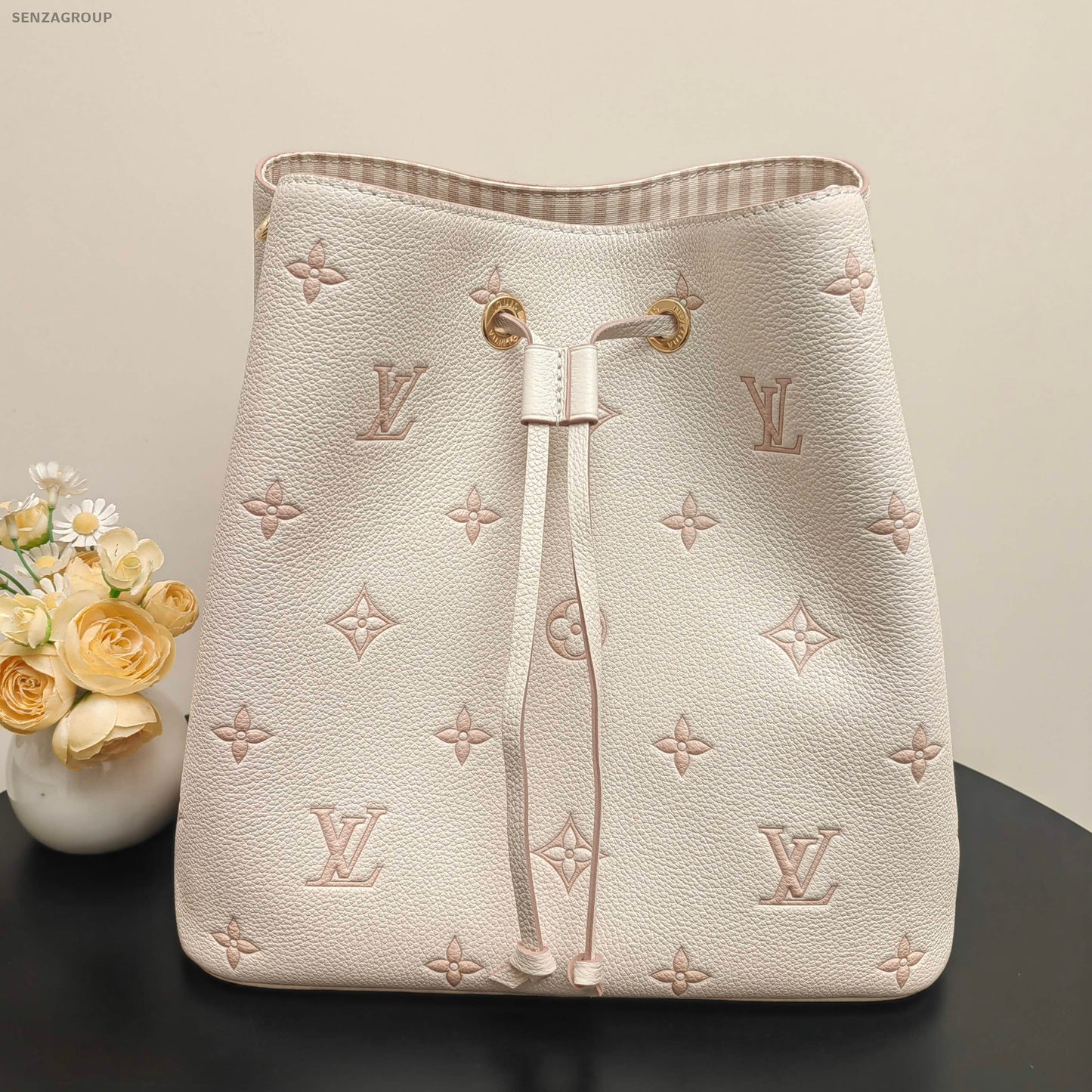 Louis Vuitton NeoNoe Bucket Bag Monogram White - Classic Women's Handbag