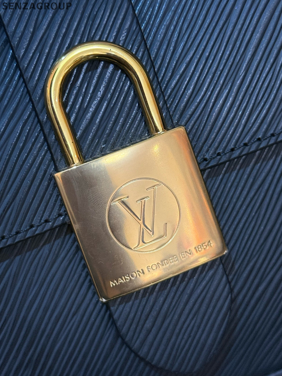 Louis Vuitton Locky BB Black Epi Leather Gold Lock Shoulder Bag