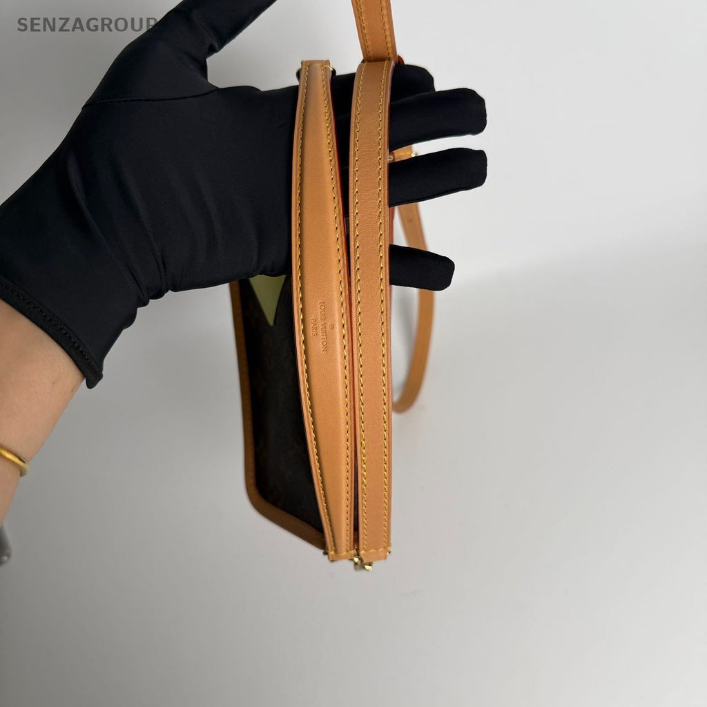 SJ0001 Louis Vuitton Diane nano bag