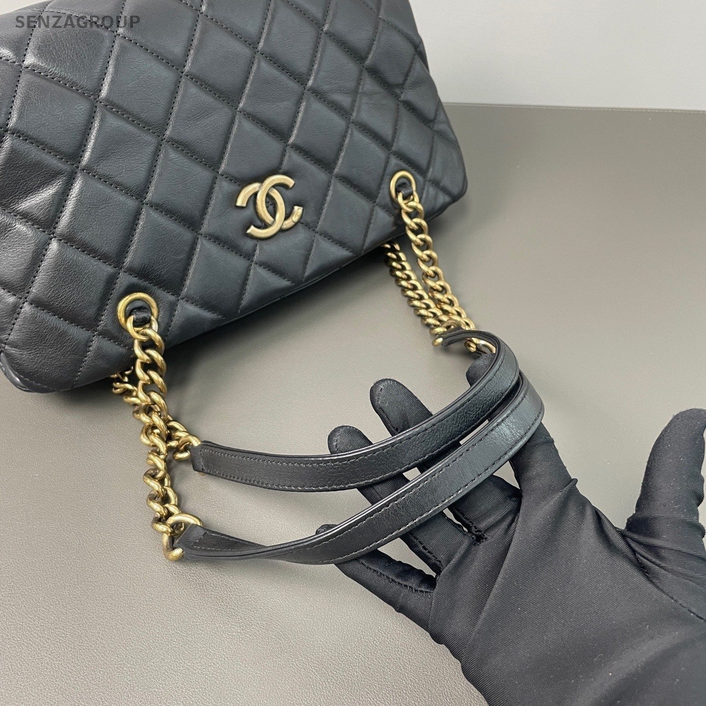 CHANEL Vintage Oil wax leather Chain Shoulder Handbag Black Gold Women