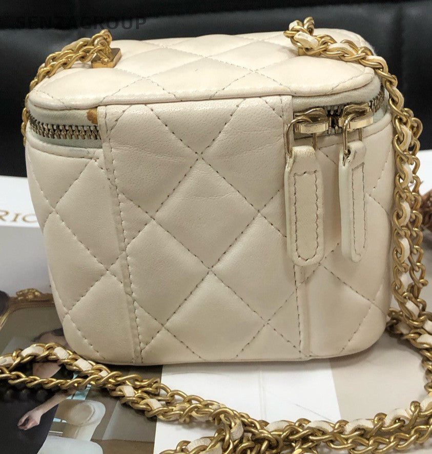 Chanel Diamond Chain Shoulder Bag Crossbody White Gold Used Women Classic