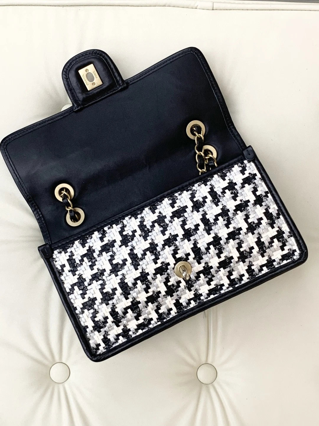 Chanel Classic Flap Chain Shoulder Bag Crossbody White Black Gold Used Women S