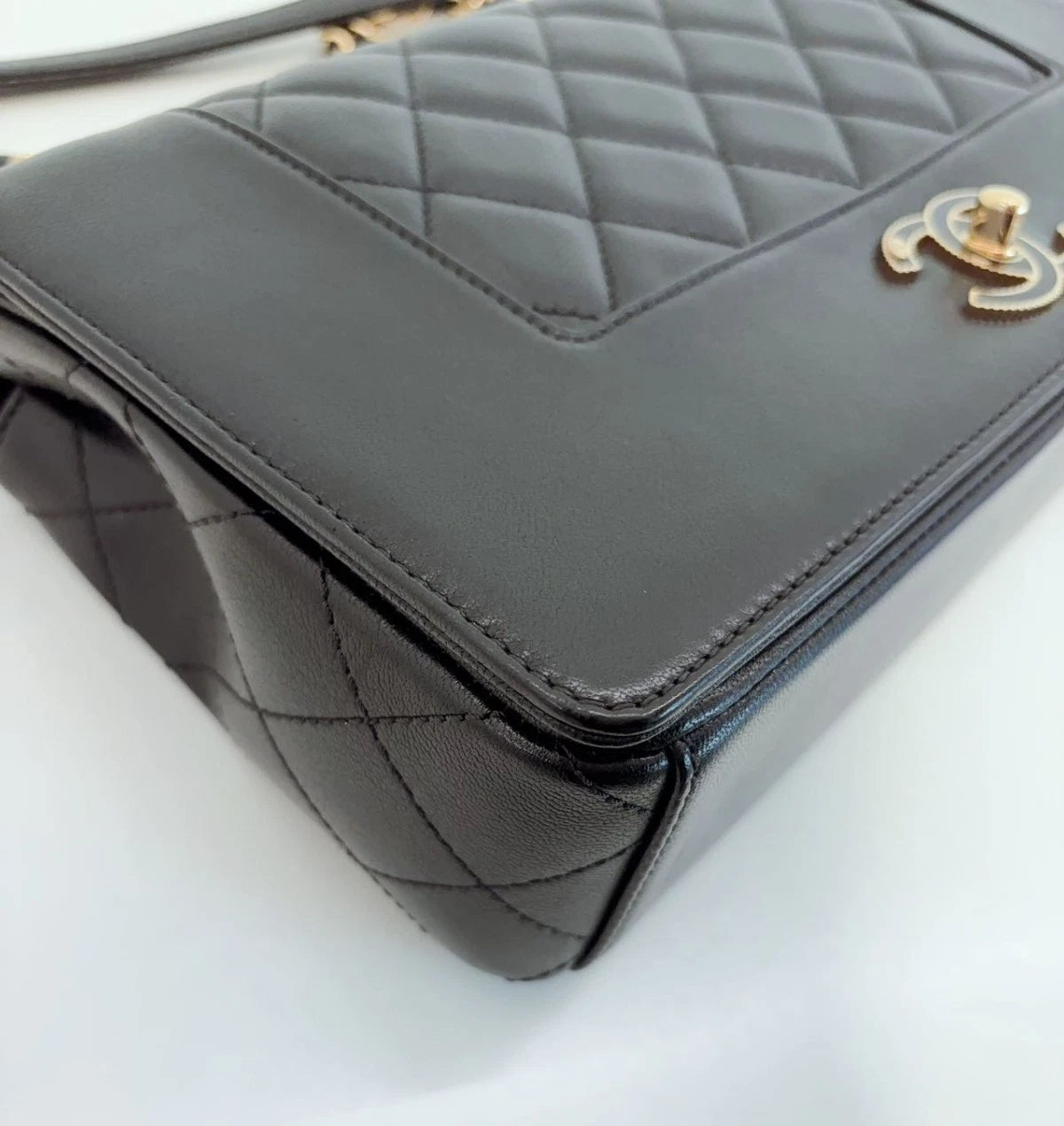 Chanel CC Logo Calfskin GM Chain Shoulder Bag Crossbody Black Gold Women Classic