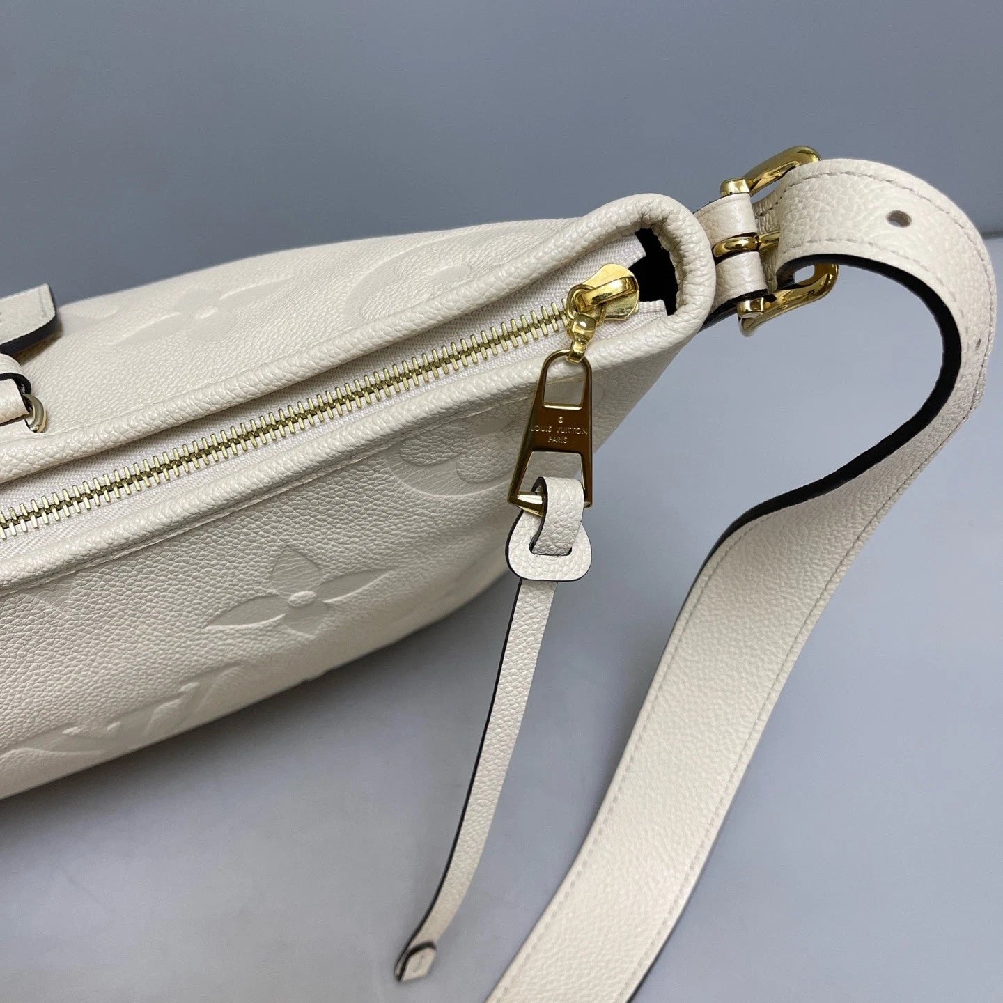 Louis Vuitton Carryall Gold Beige Shoulder Bag Crossbody Excellent
