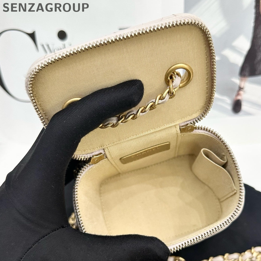Chanel Quilted Chain Shoulder Bag in White Gold - Classic Women's Cosmetic Case