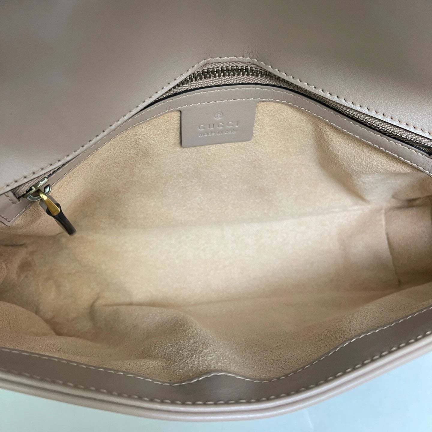 Authentic Gucci Marmont MM Calfskin Chain Shoulder Crossbody Bag Beige GHD