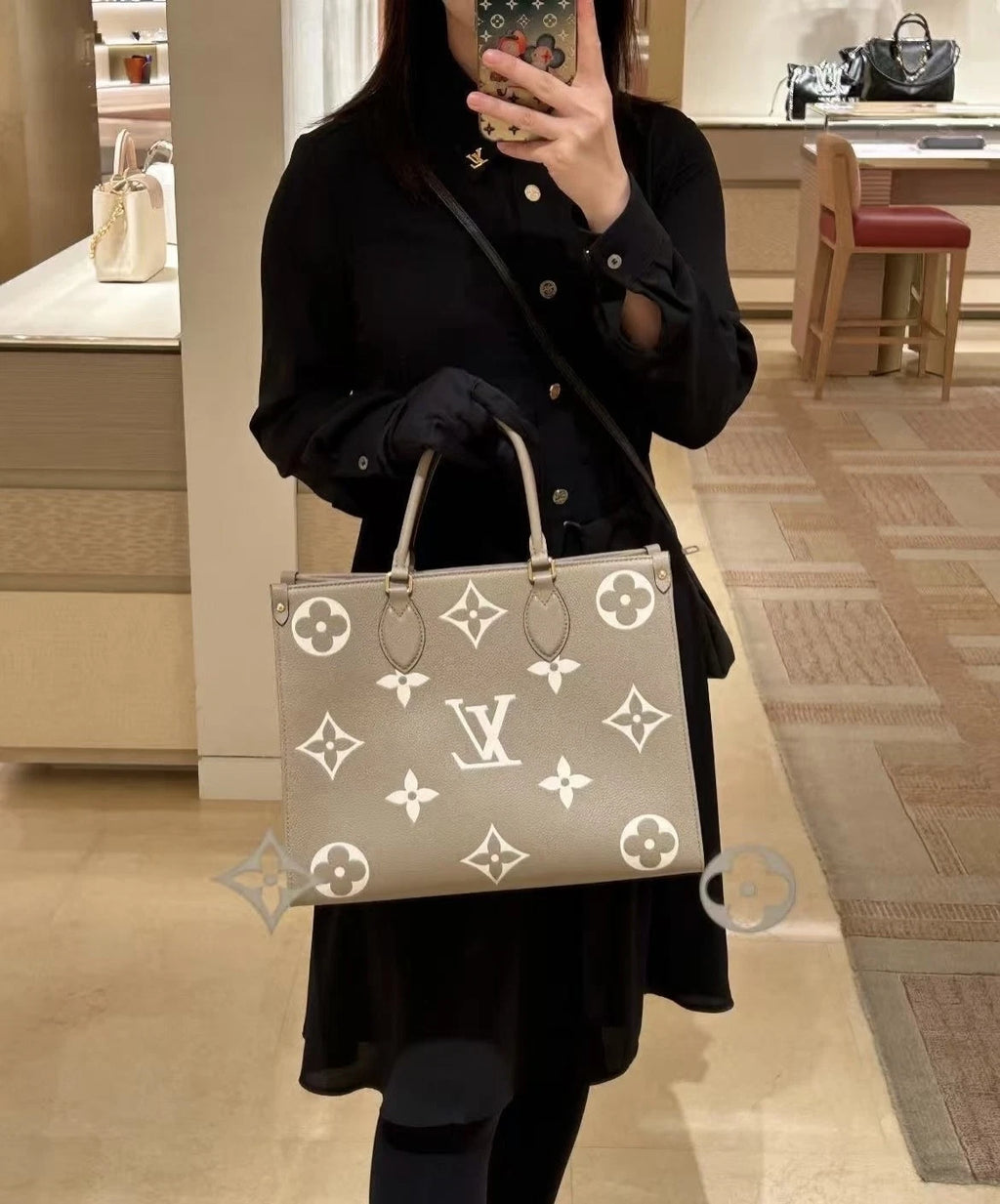 Pre-owned Louis Vuitton Gray Full Leather OnTheGo MM Tote Bag For Women