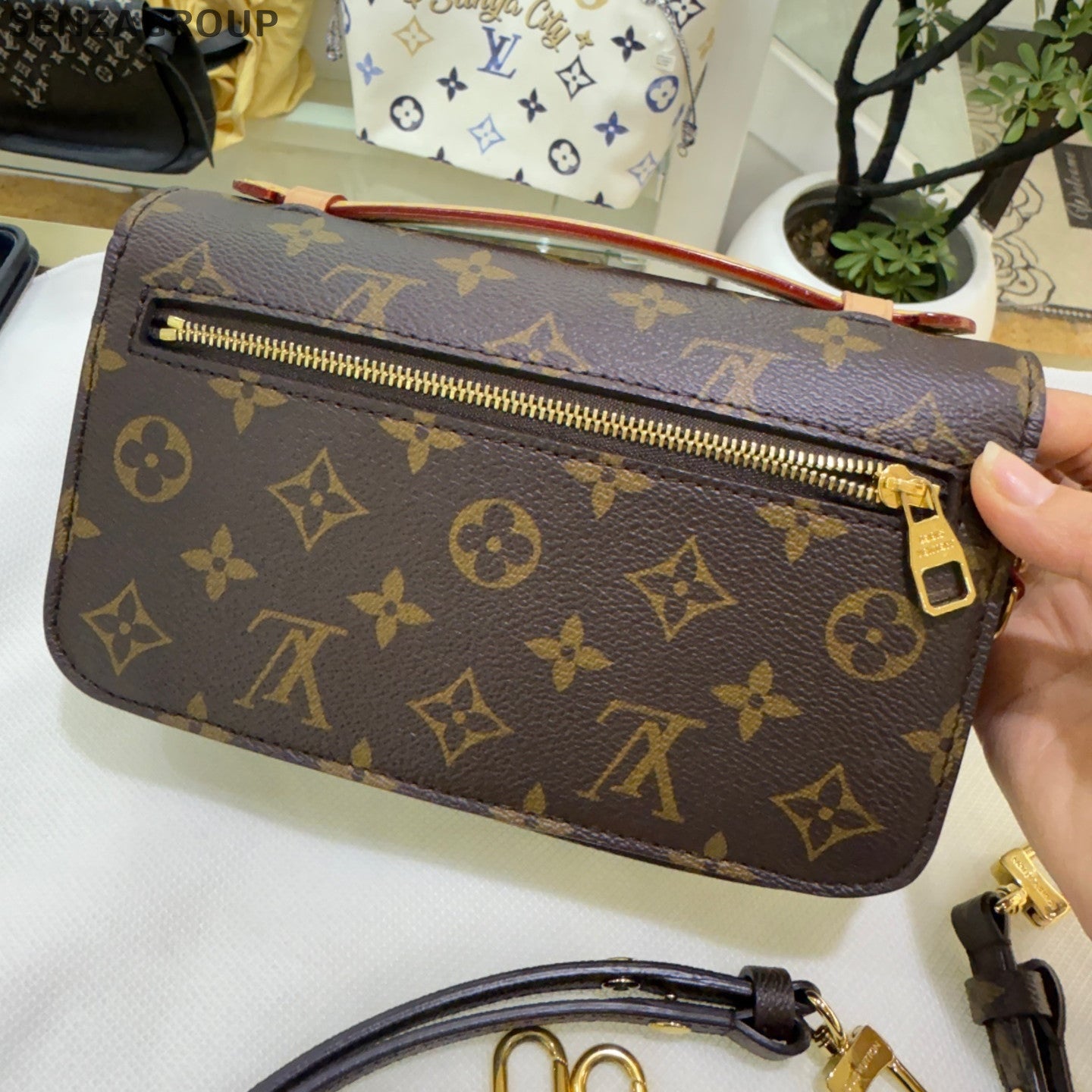 Louis Vuitton Monogram Pochette Metis Crossbody Bag Classic Women's