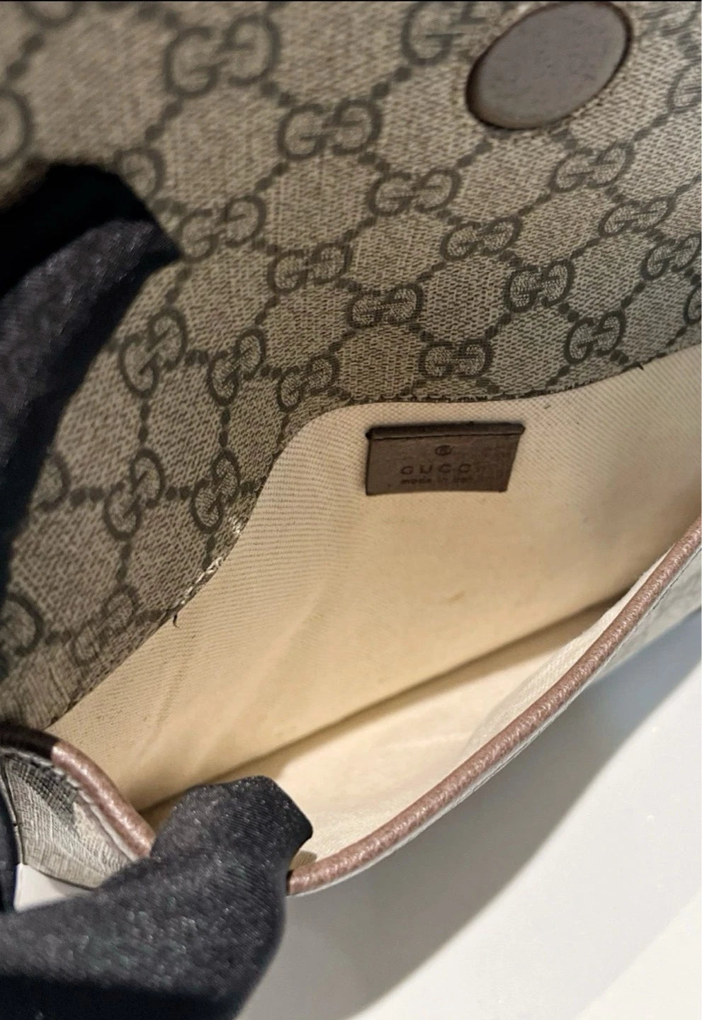 Gucci Beige GG Supreme Canvas Brown Trim Crossbody Women