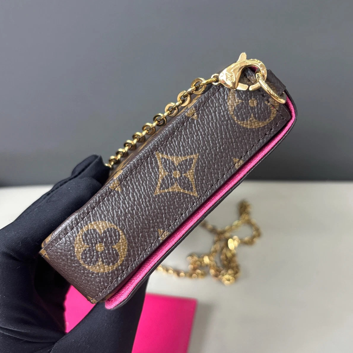 Excellent Louis Vuitton Hollywood XMAS Pochette Felicie Monogram Shoulder Bag