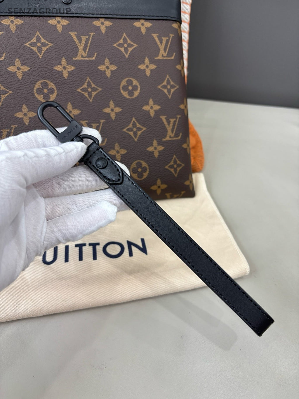 Louis Vuitton Pochette To-go Monogram Clutch Handbag Brown Chip Version