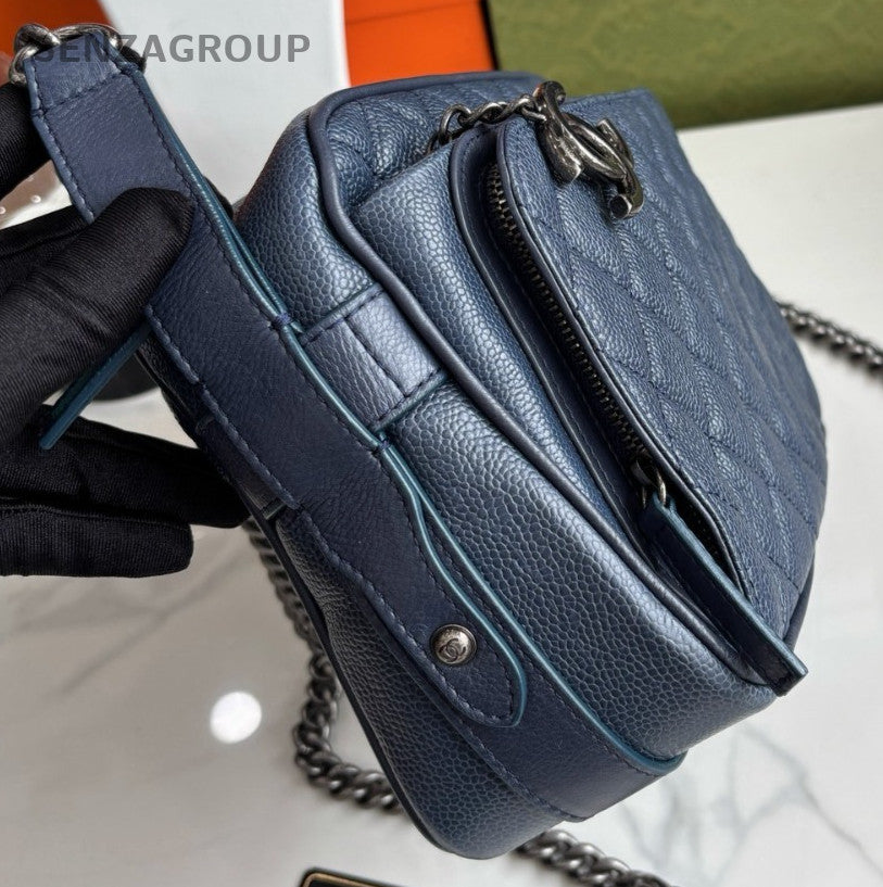 CHANEL Classic Diamond pattern Camera bag Calfskin Shoulder bag Crossbody
