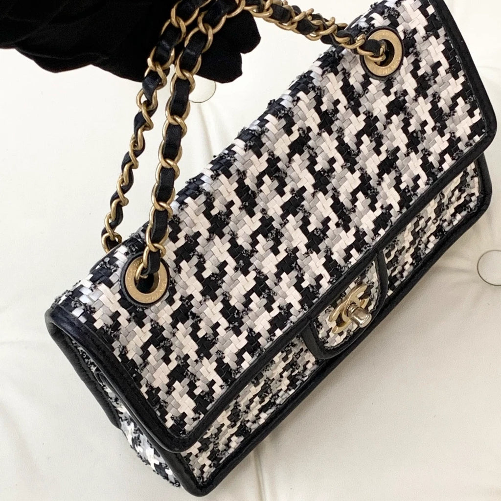Chanel Classic Flap Chain Shoulder Bag Crossbody White Black Gold Used Women S