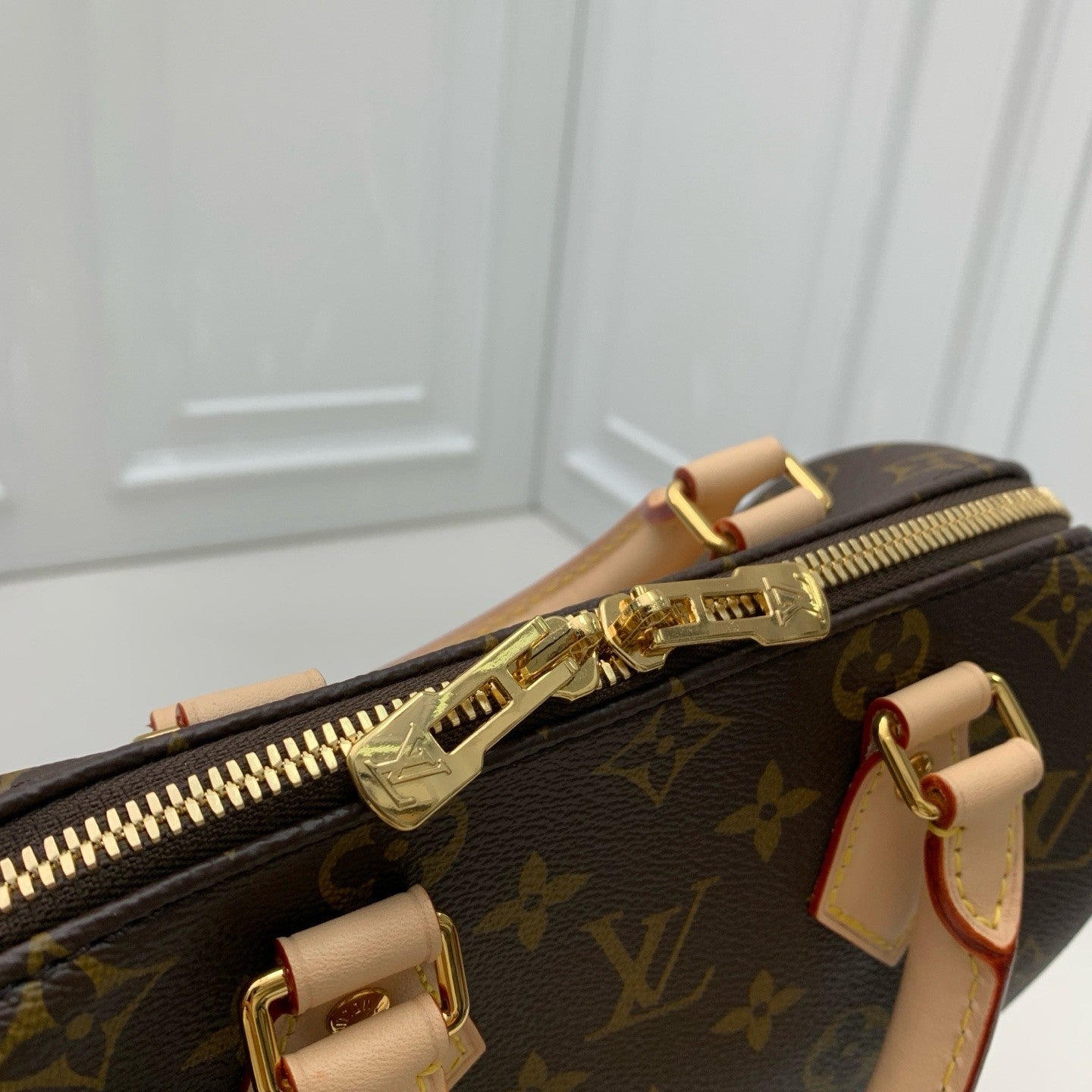 Louis Vuitton Speedy20 Monogram Top Handle Bag Crossbody Brown Gold Used Women