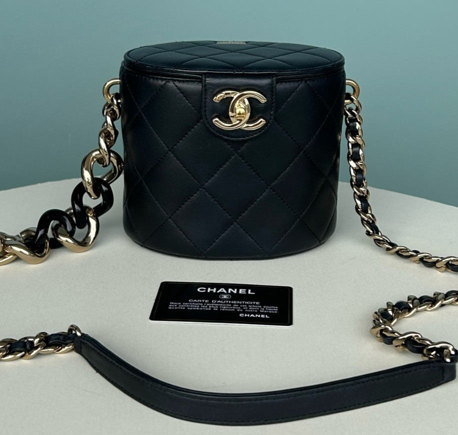 Chanel Lambskin Chain Vanity Case Crossbody Black Gold Women Classic Fashion