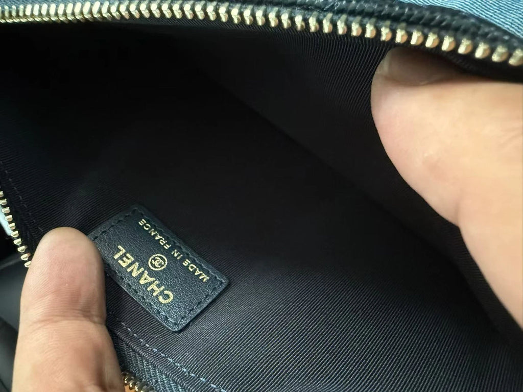 Authentic CHANEL Leather Card Wallet For Women