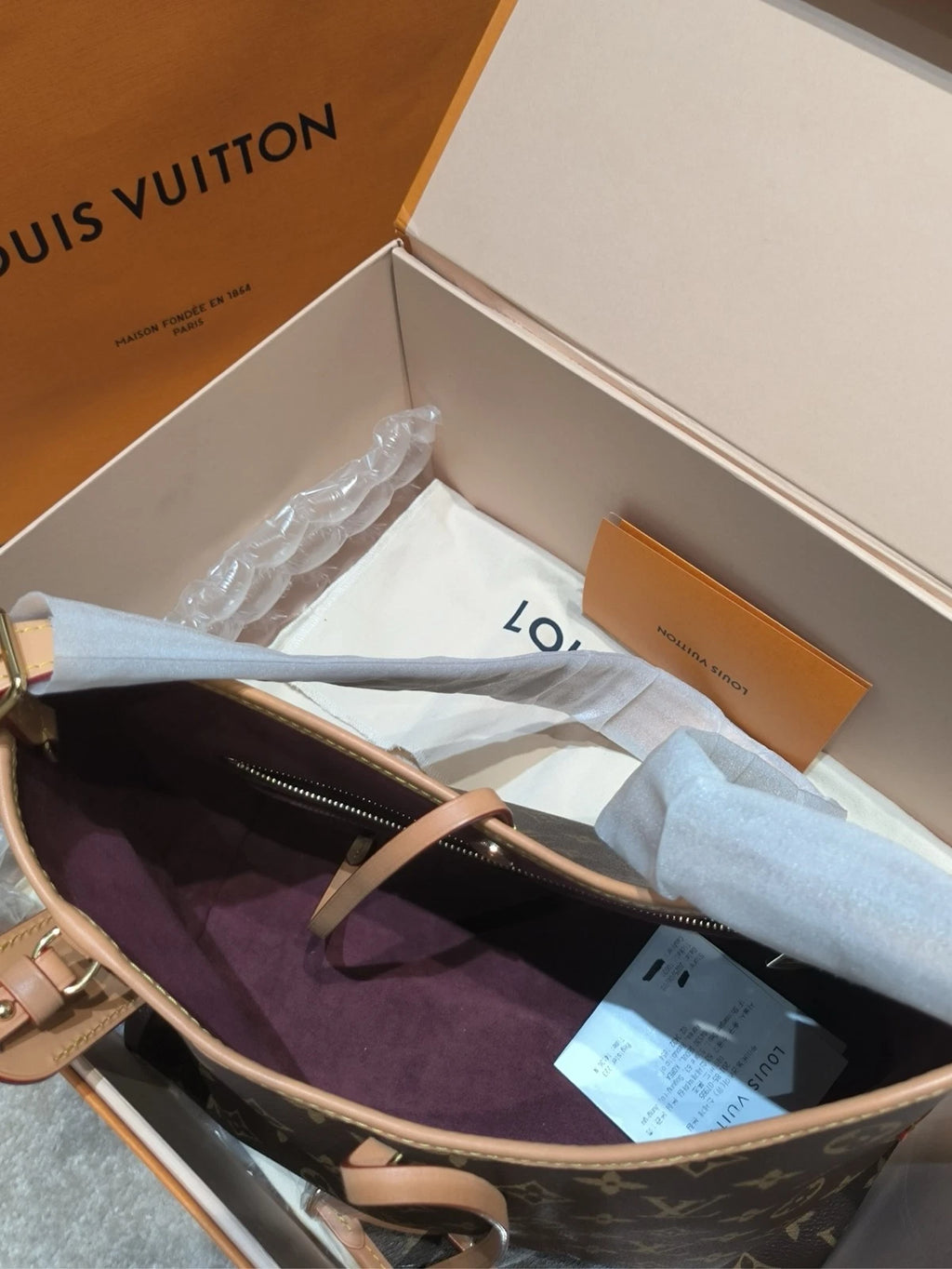 Louis Vuitton Carryall Monogram Canvas Tote Bag Excellent