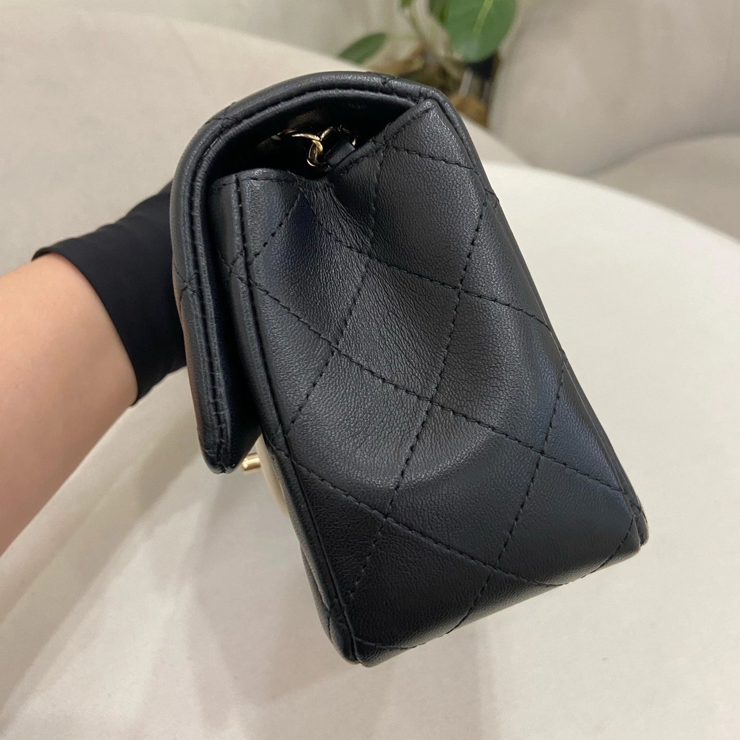 Chanel Classic Flap Mini Chain Shoulder Crossbody Black White Women Fashion