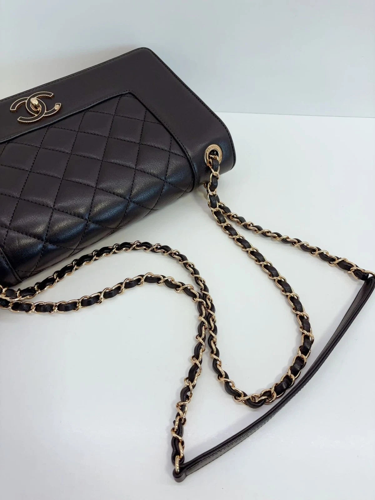 Chanel CC Logo Calfskin GM Chain Shoulder Bag Crossbody Black Gold Women Classic
