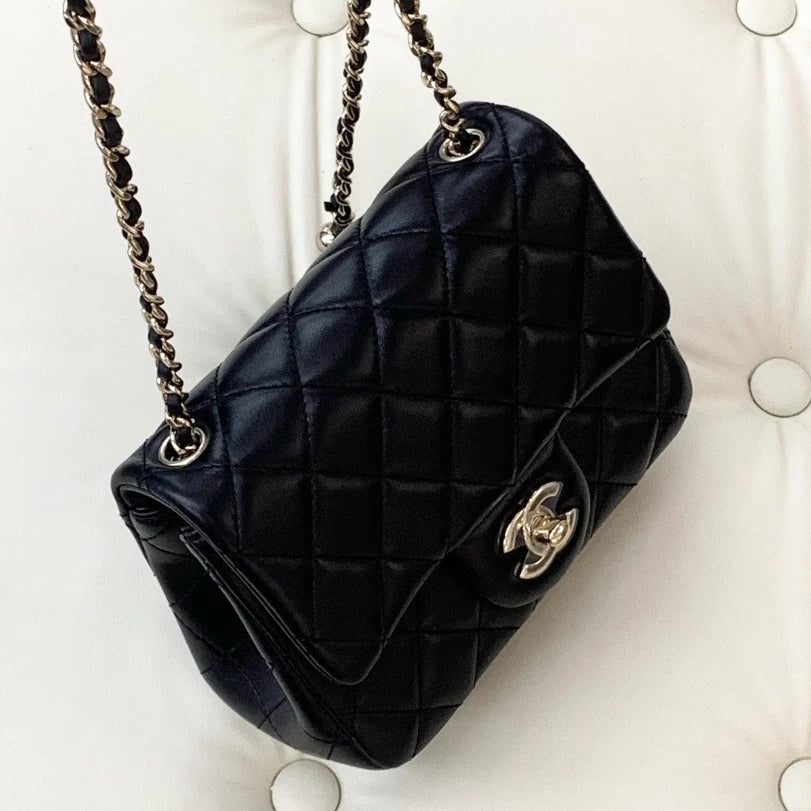 Chanel Classic Flap Lambskin Chain Shoulder Bag Crossbody Black Gold Women S