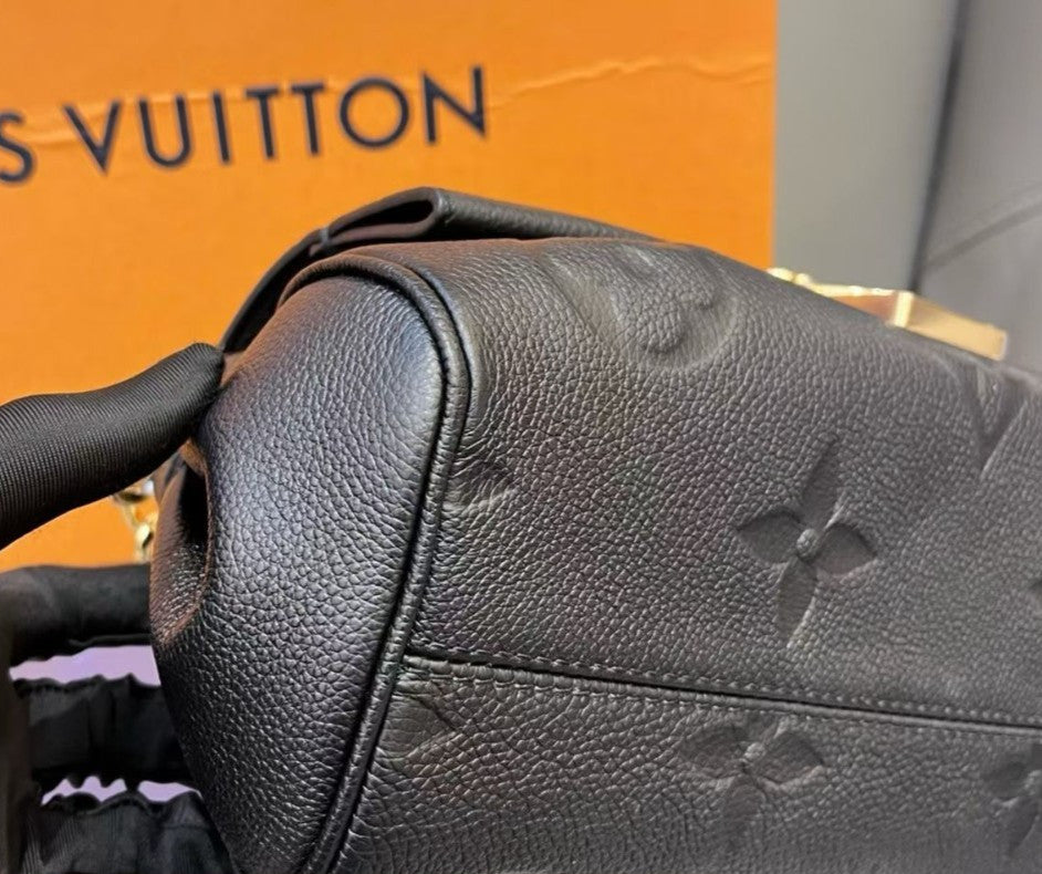 Louis Vuitton Favorite Monogram Chain Shoulder Bag Crossbody Black Gold Women