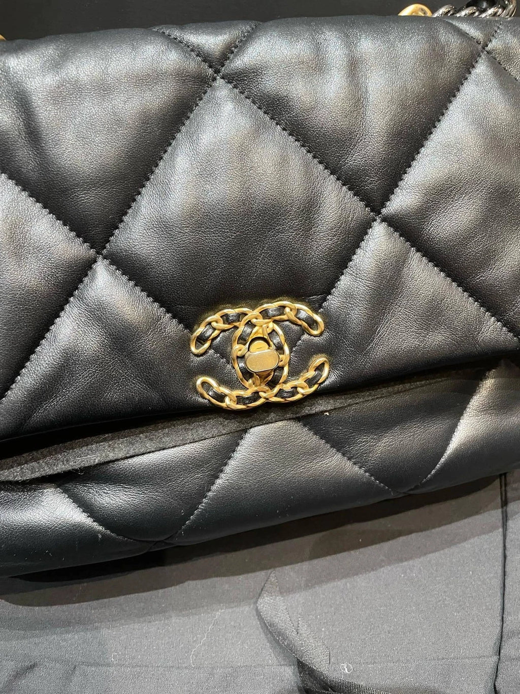 NEW CHANEL 19Bag Black Lambskin Medium Shoulder Bag For Women