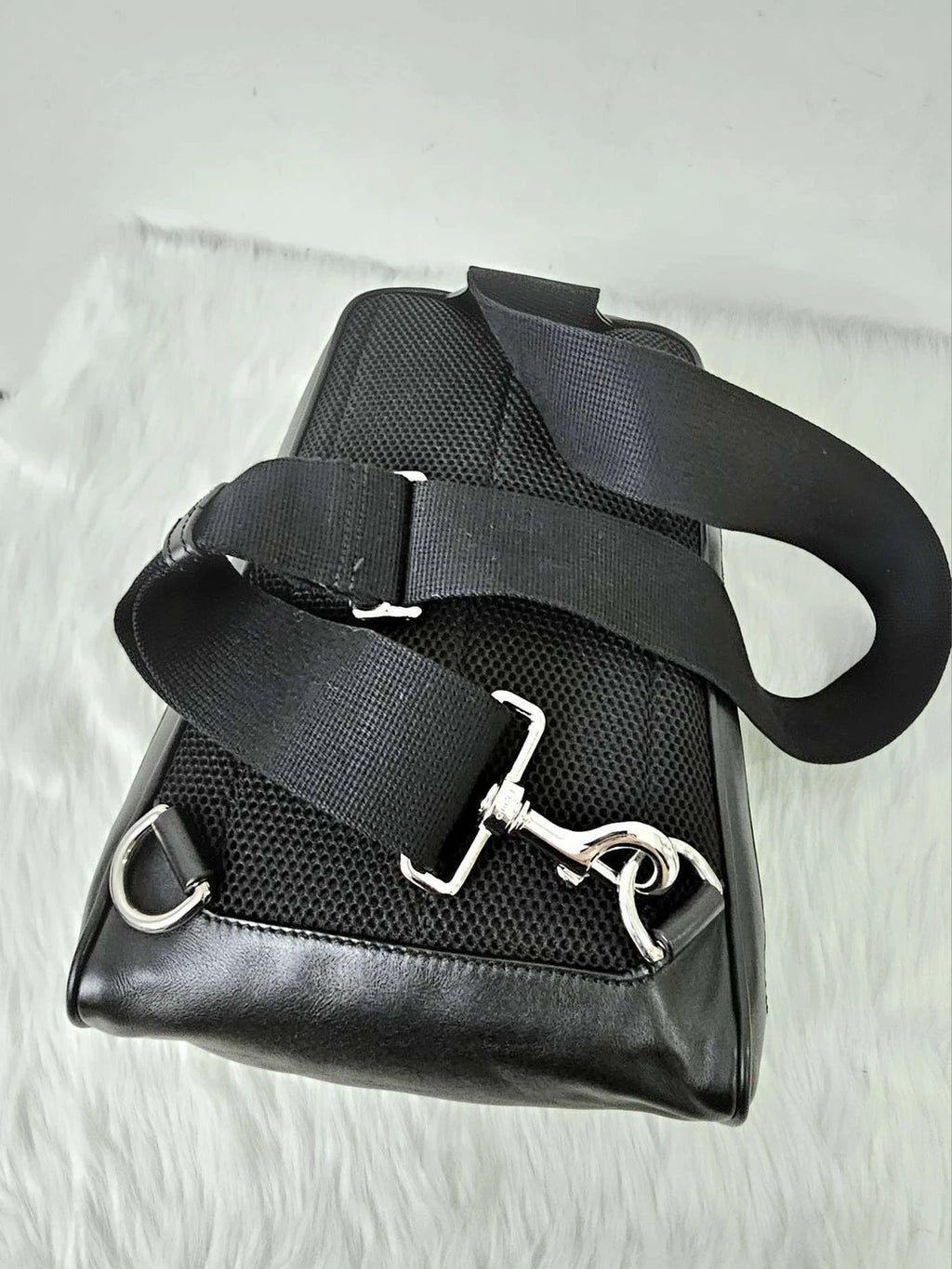 GUCCI Black Embossed Leather Crossbody Chest Bag For Women