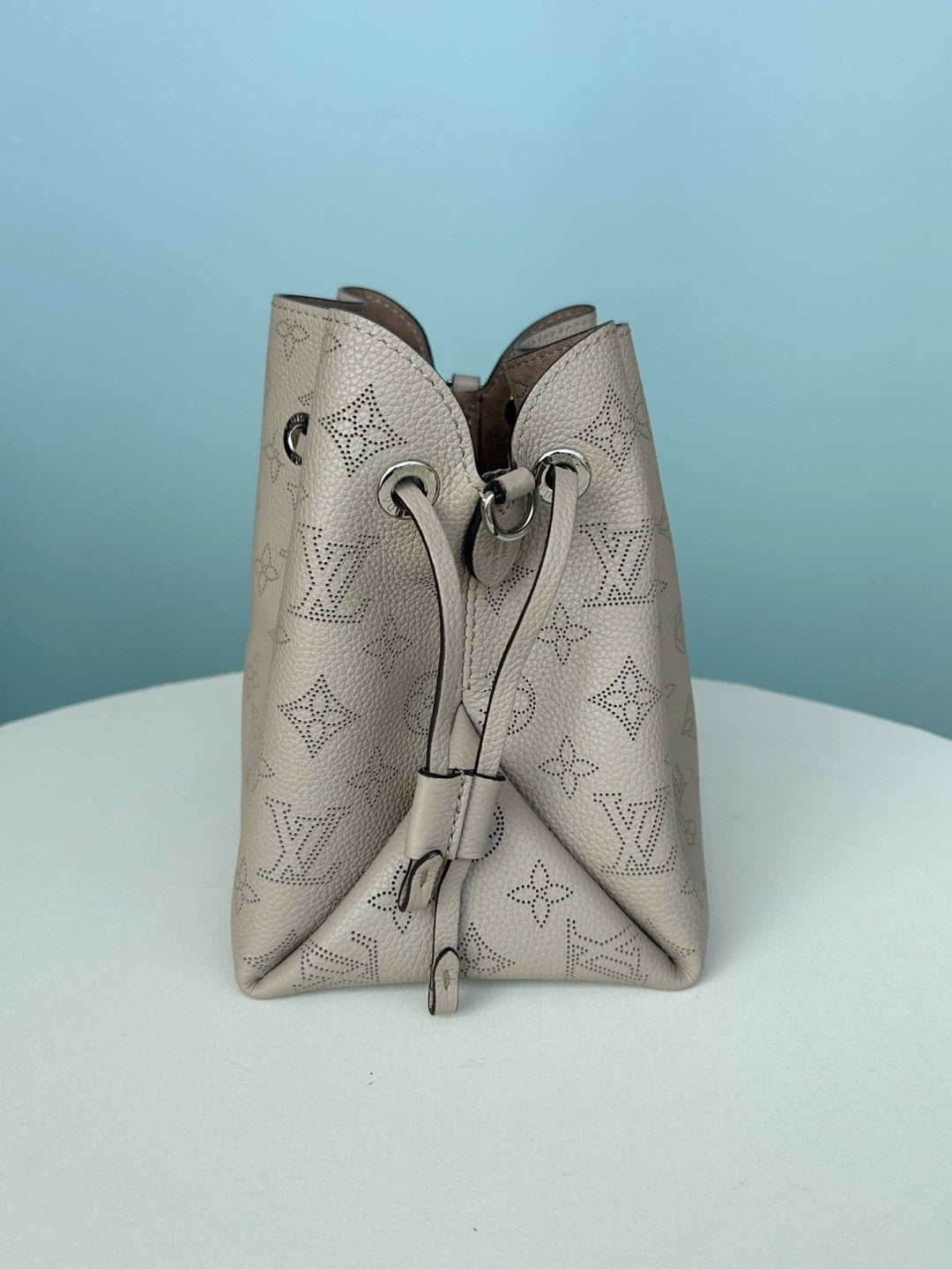 Louis Vuitton Mahina Calfskin Chain Shoulder Bag Crossbody Gray Silver Women