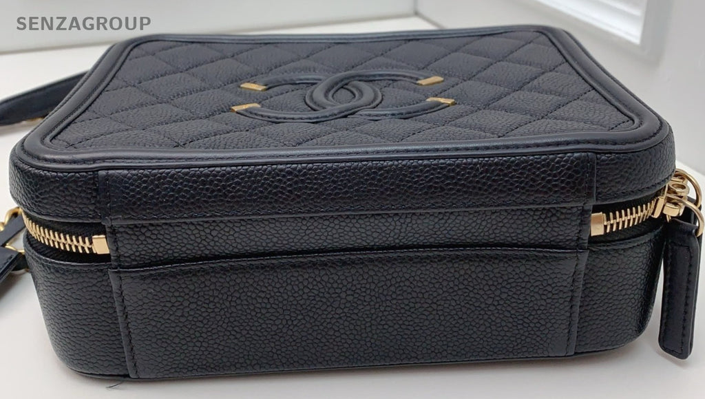 Chanel Chain Diamond Pattern Shoulder Bag Crossbody Black Gold Women Classic