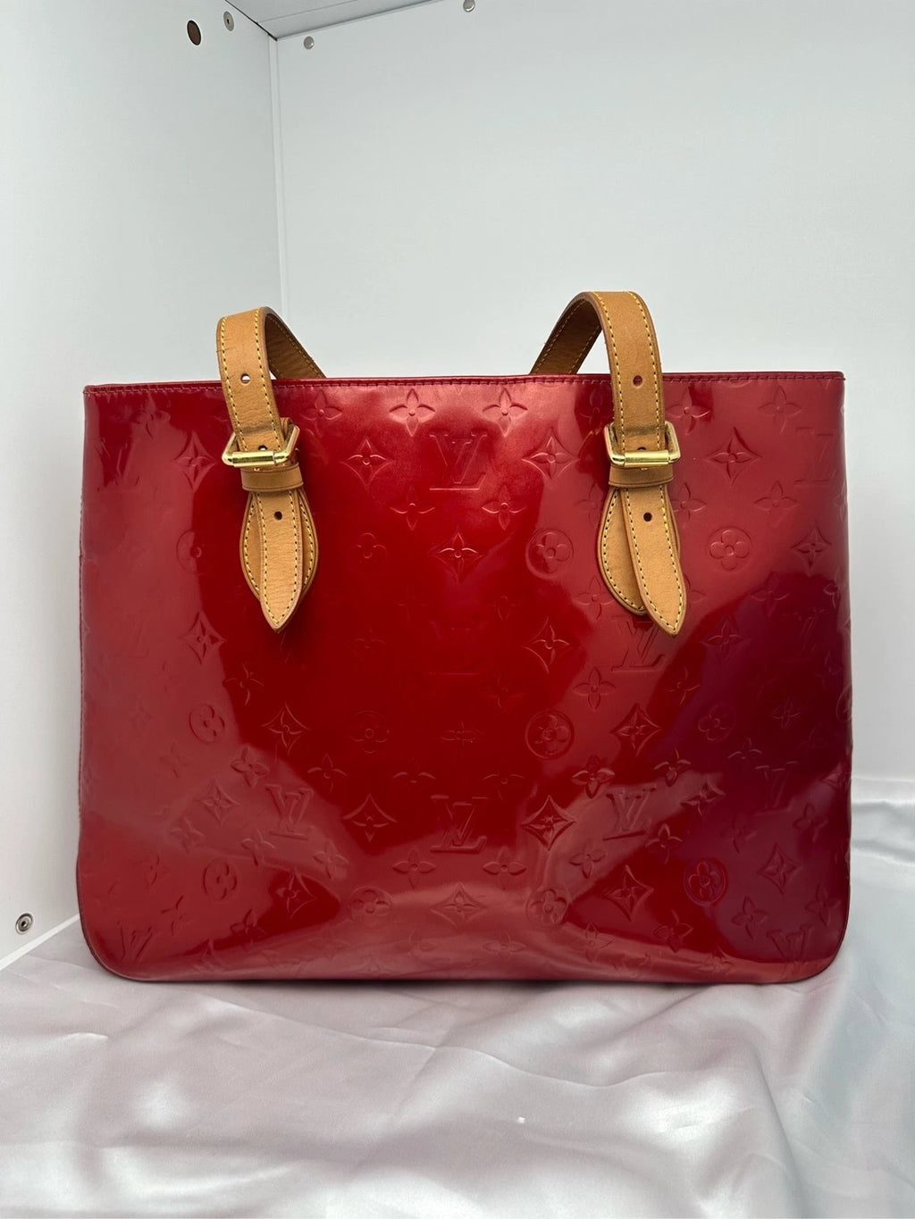 Louis Vuitton Red Leather Shoulder Bag for Women