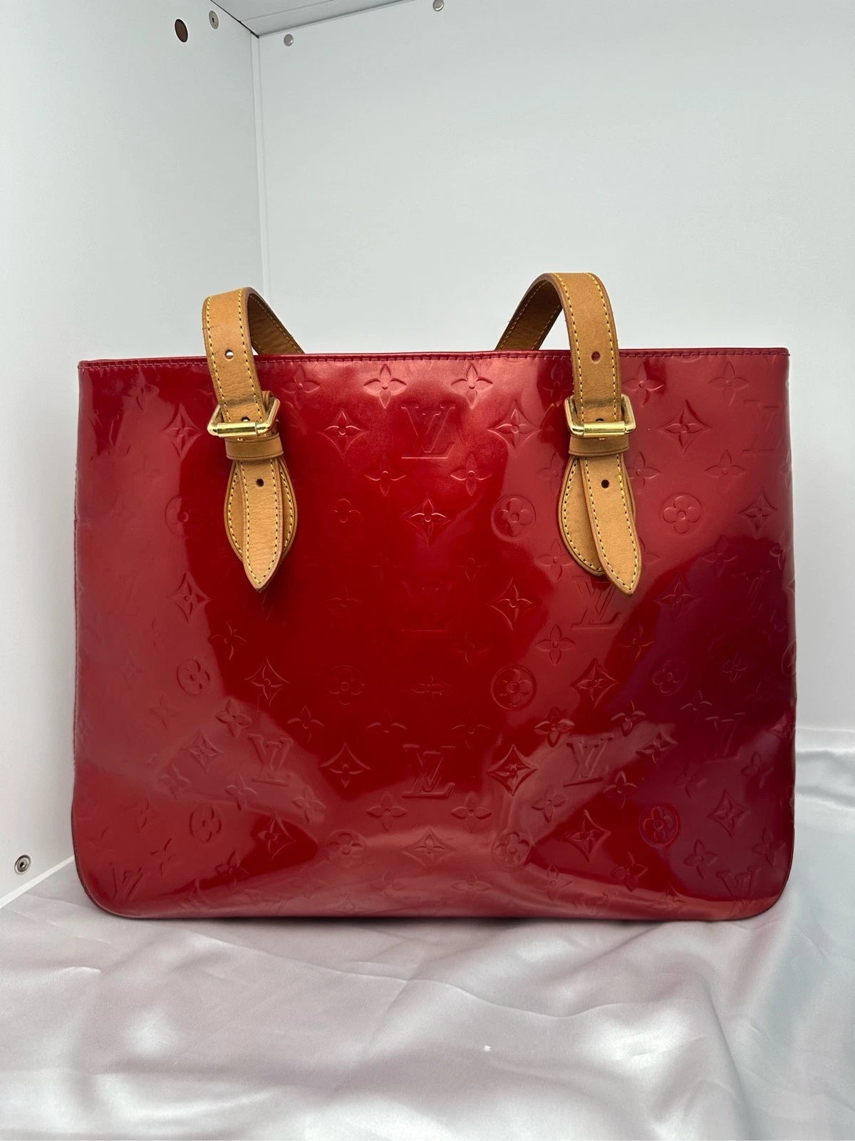Louis Vuitton Red Leather Shoulder Bag for Women