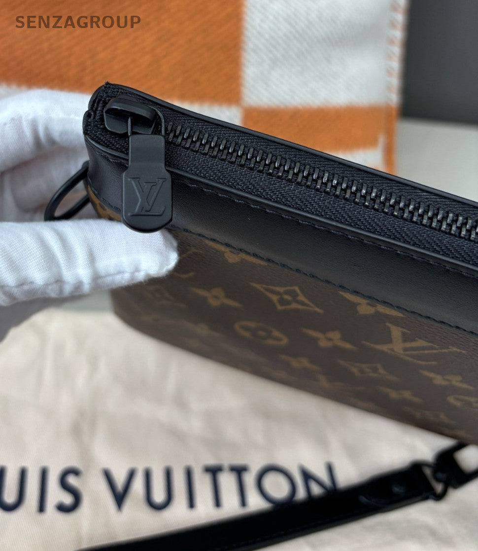 Louis Vuitton Pochette To-go Monogram Clutch Handbag Brown Chip Version