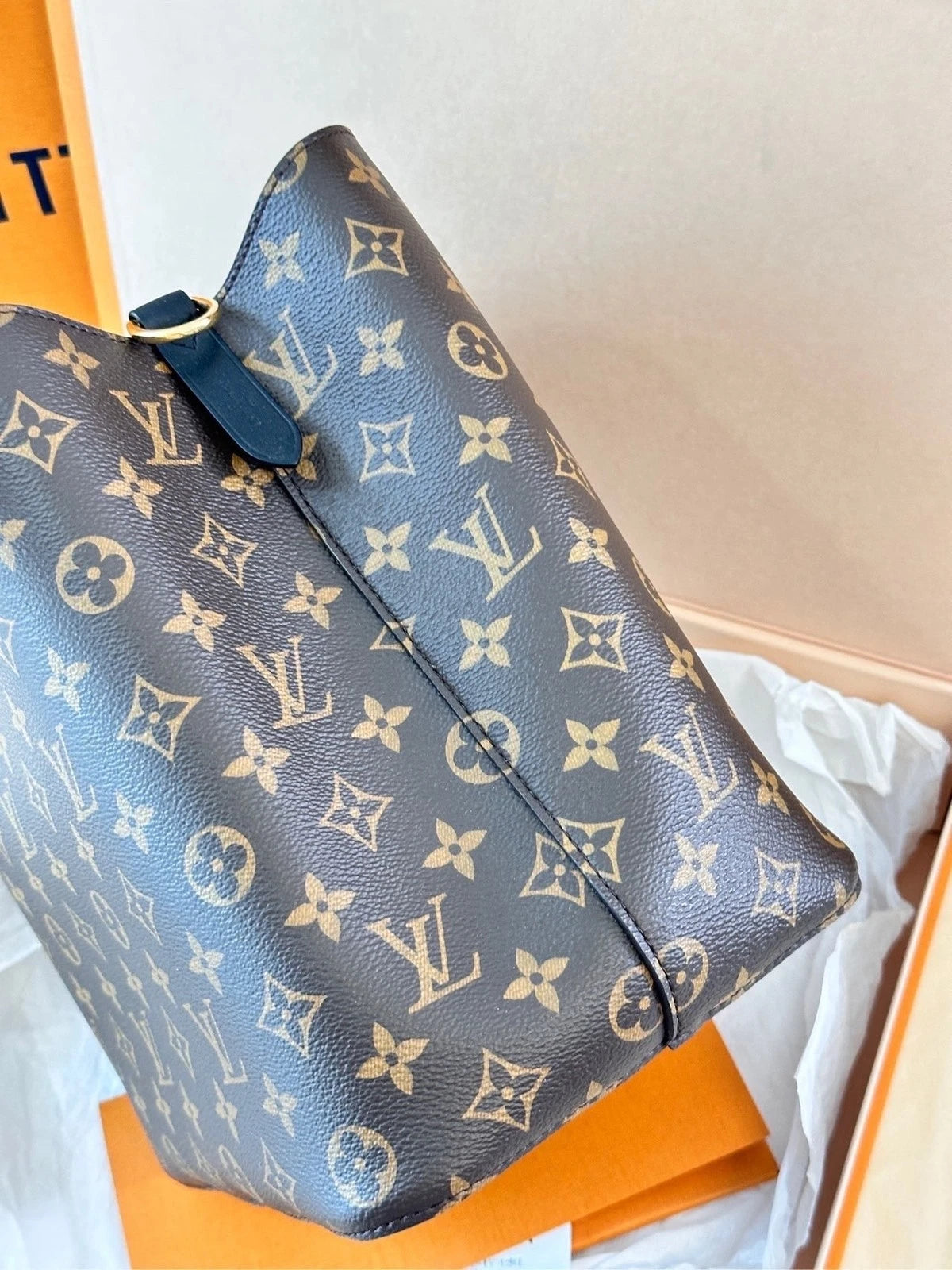 Louis Vuitton Canvas Bucket Shoulder Bag For Women