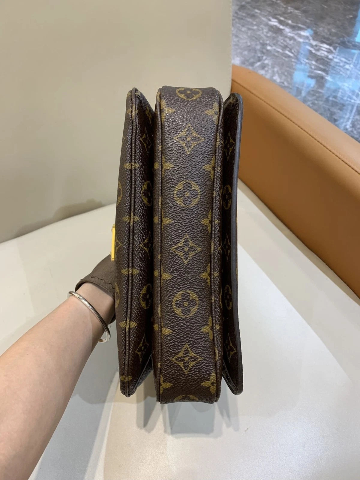 Louis Vuitton Pochette Metis Monogram Canvas Messenger Shoulder Bag