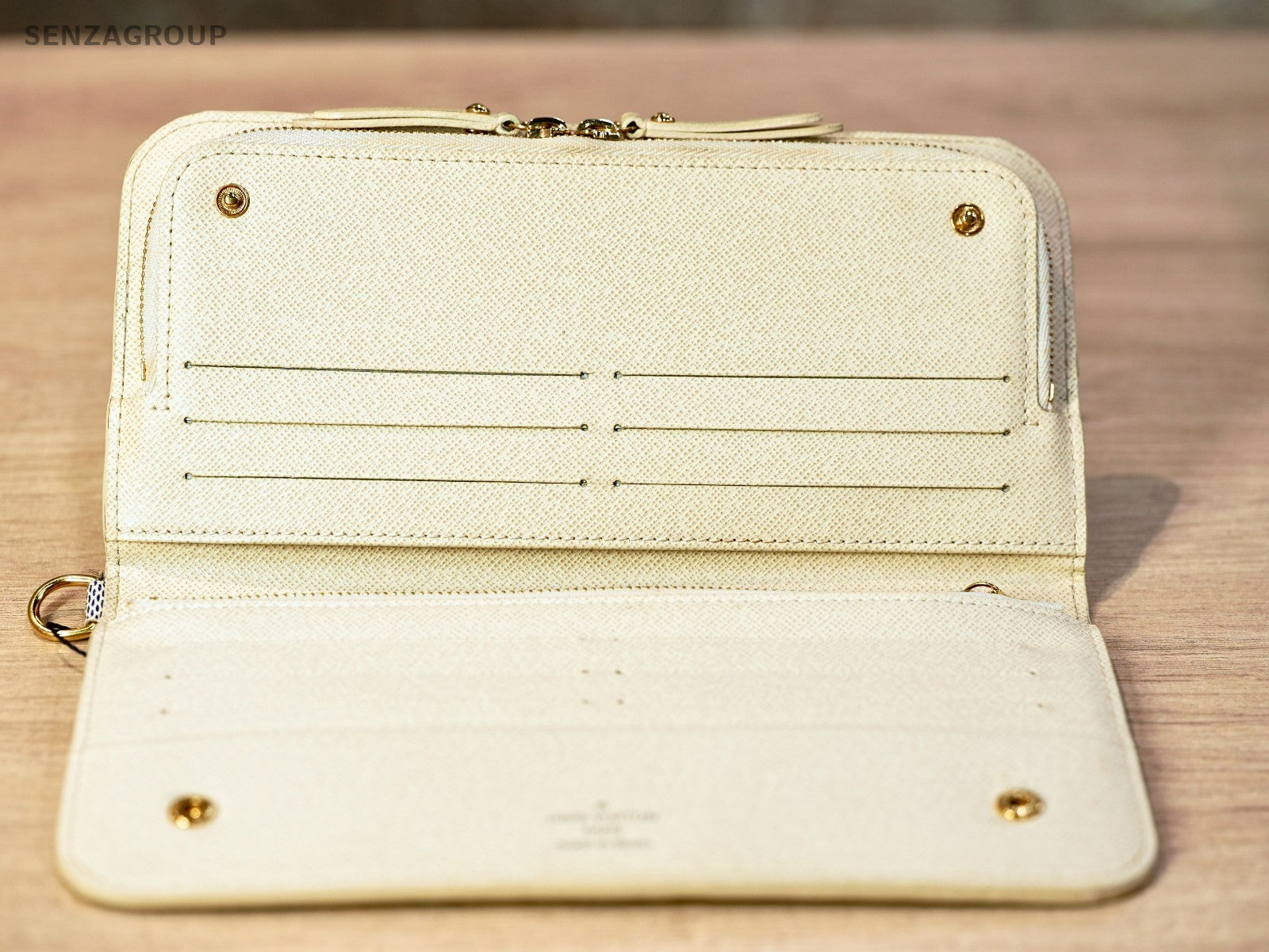 Louis Vuitton White Damier  All round zip Wallet