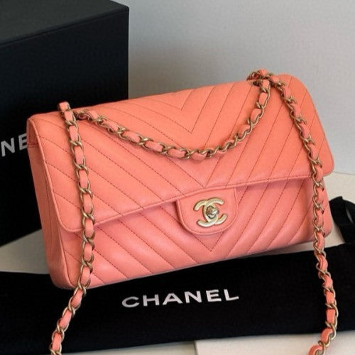 Chanel Classic Flap MM Chain Shoulder Bag Crossbody Pink Gold Chevron Fashion