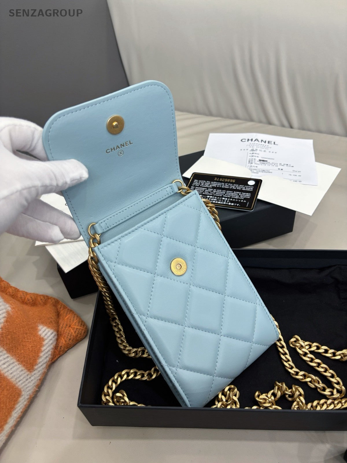 CHANEL CC Enamel clasp Phone case Chain Shoulder bag Almost Brand NEW